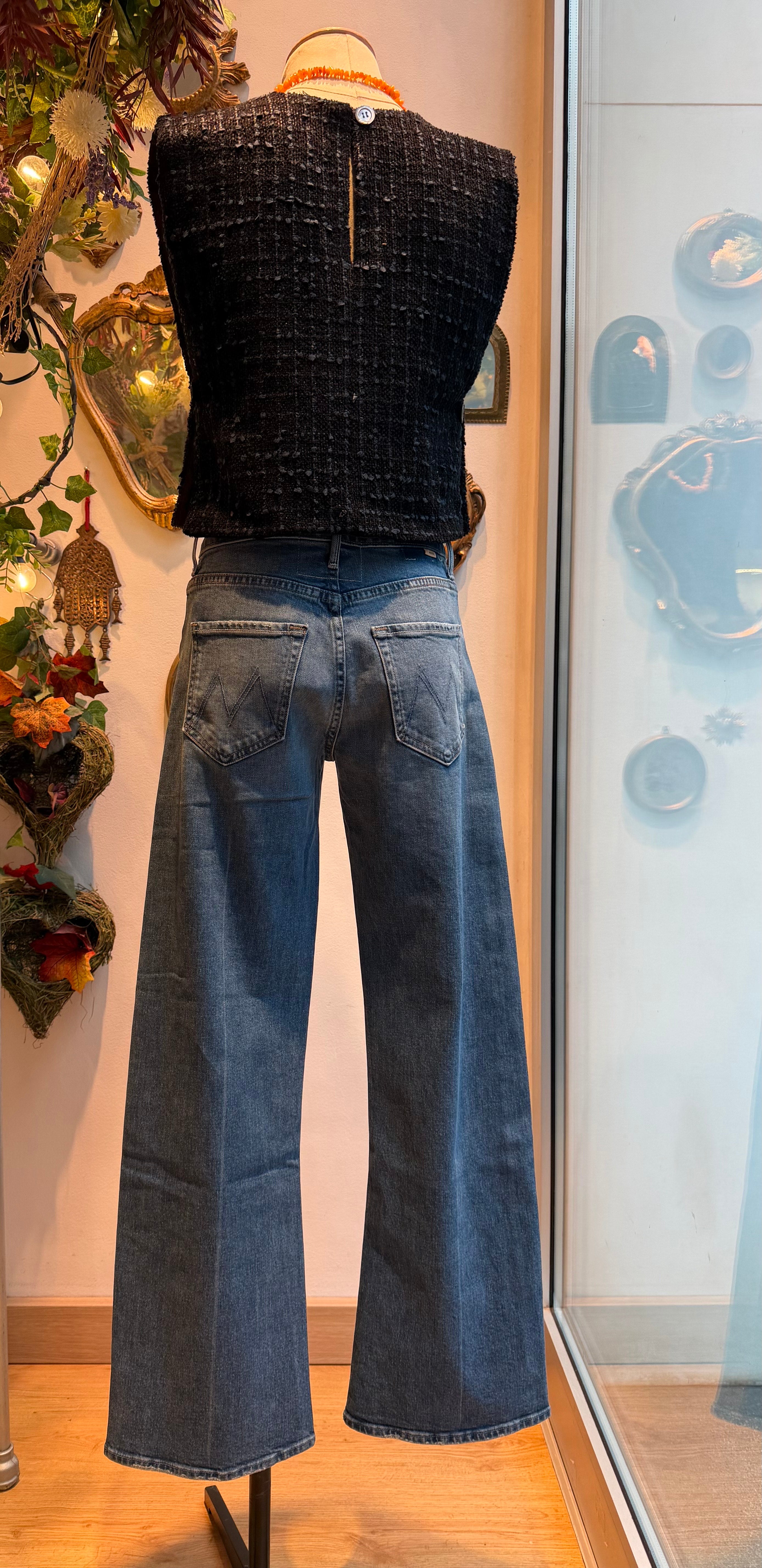 Mid barrel denim