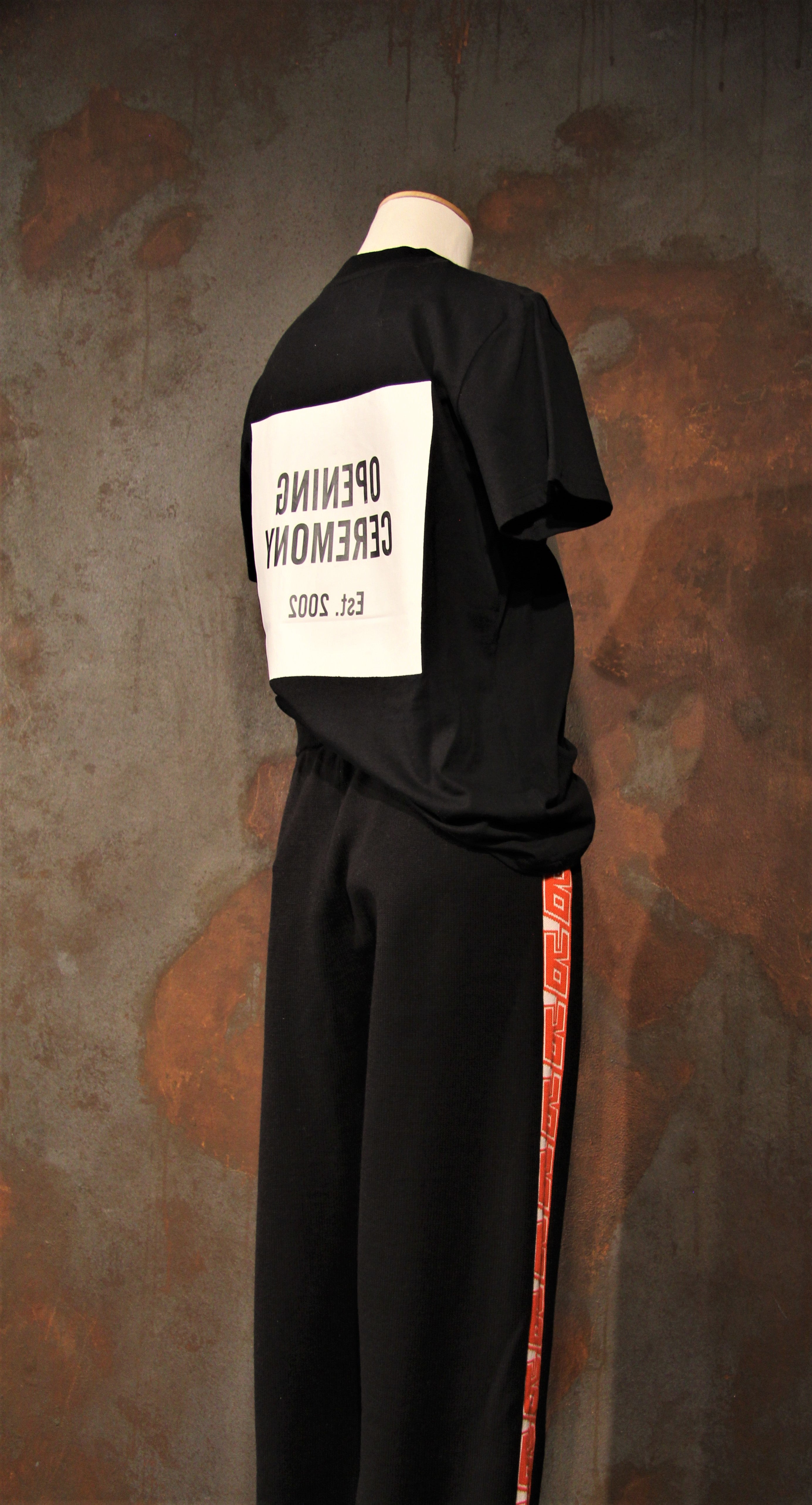 Opening black tshirt
