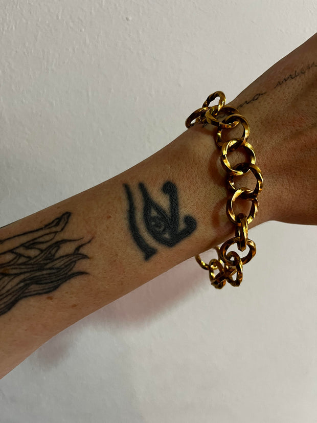 Bracciale dorato cerchi