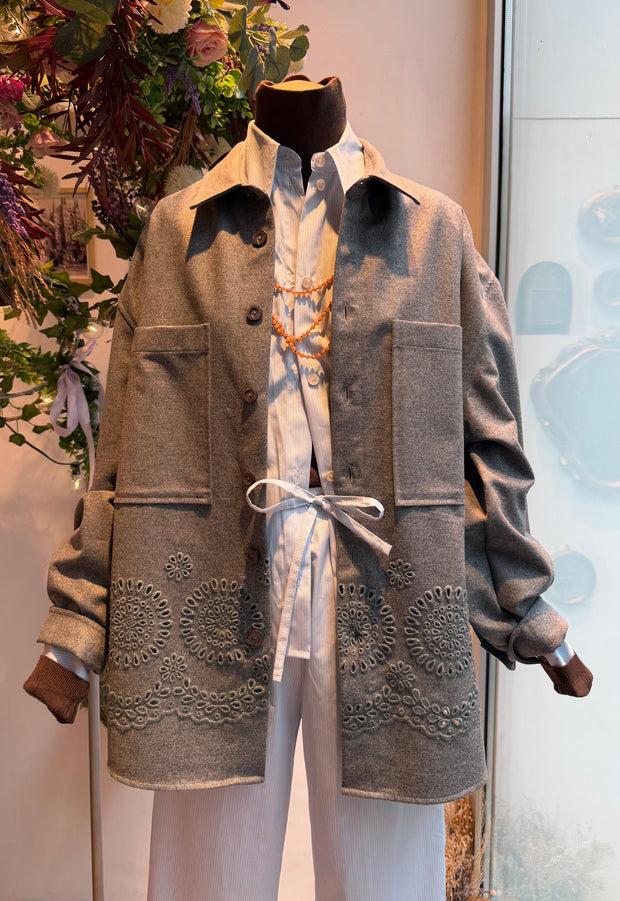 Brancusi ricamo tono su tono