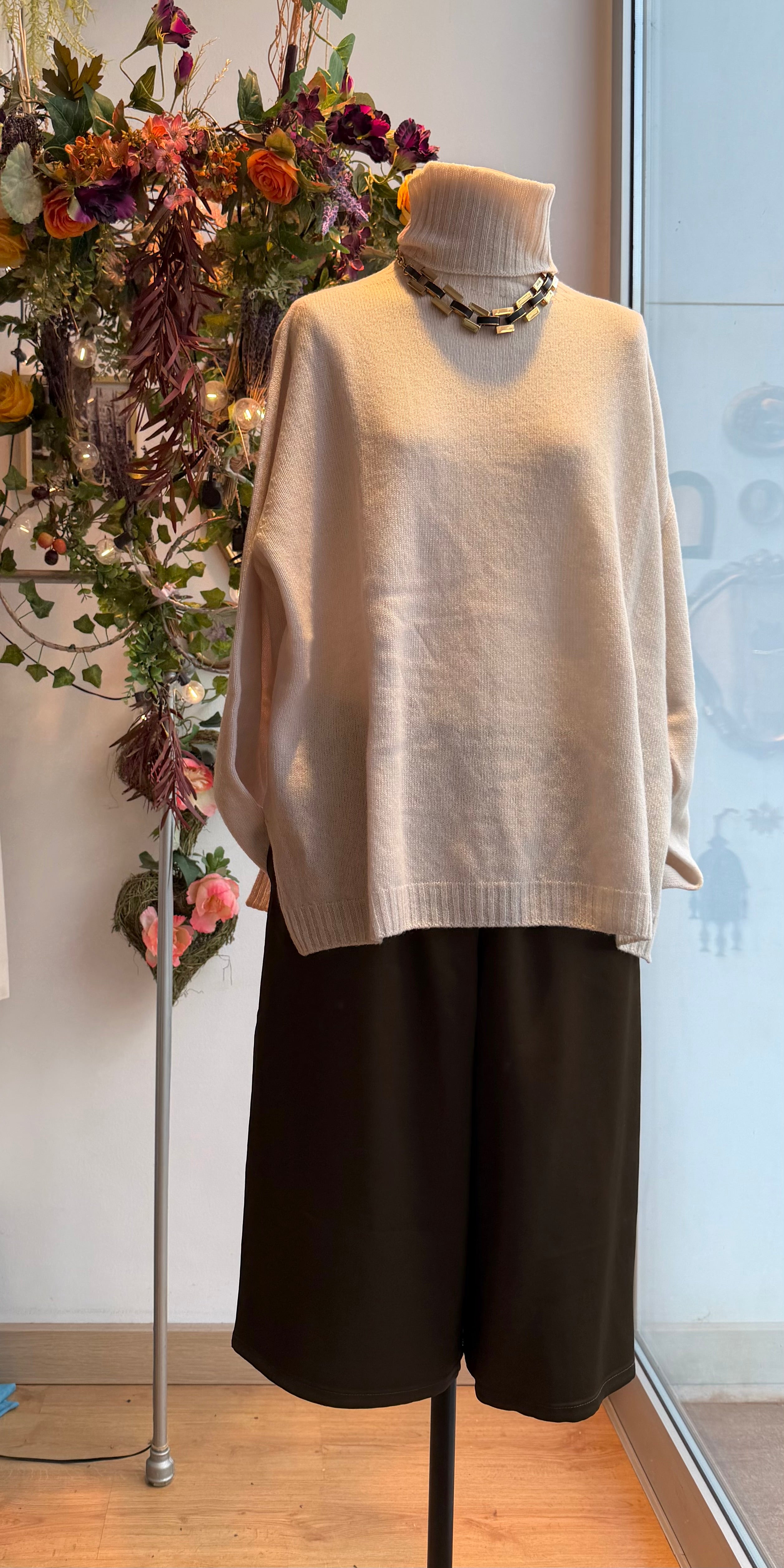 Maglia dolcevita avorio