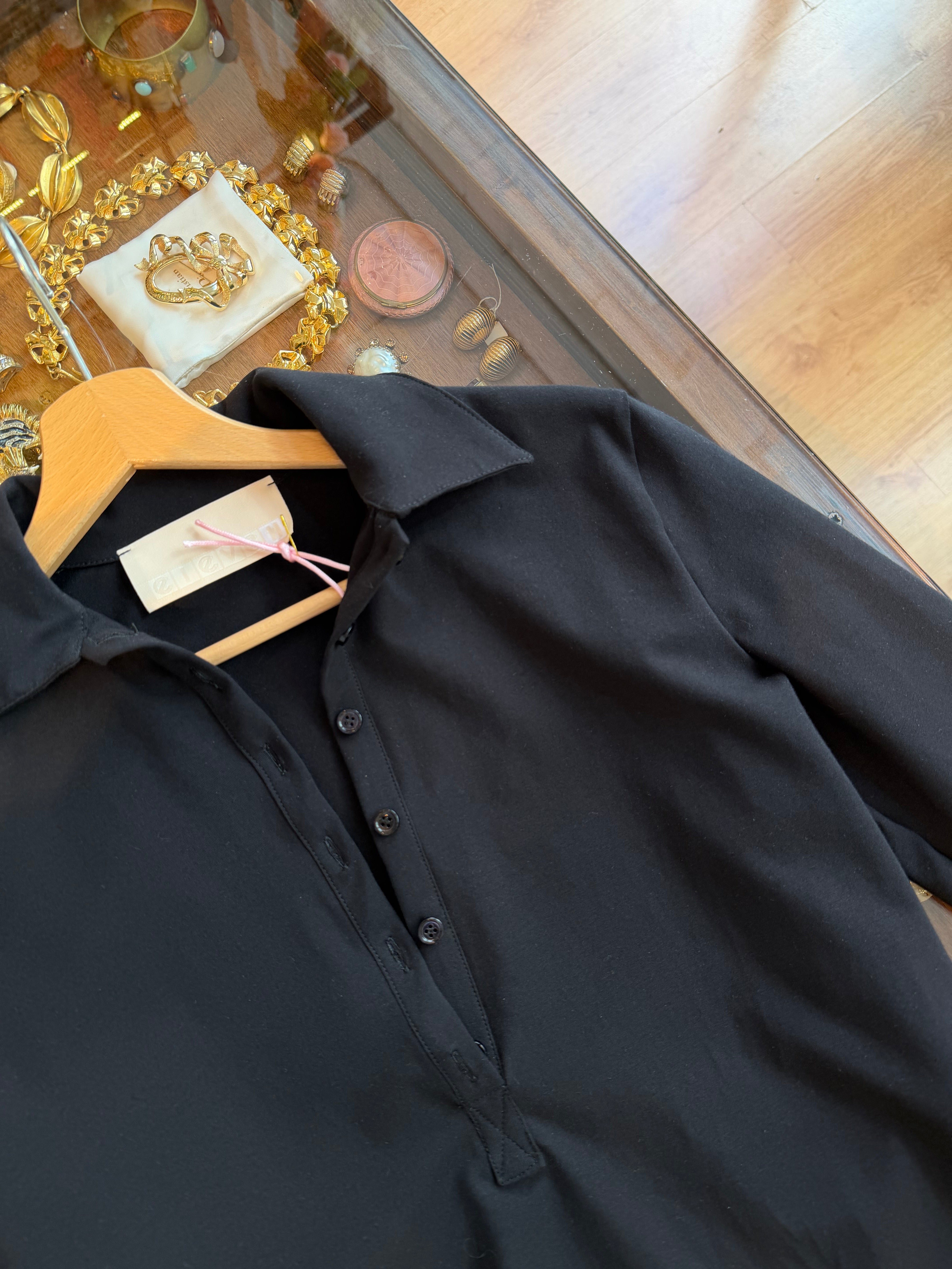 Schwarzes Foujita Polo