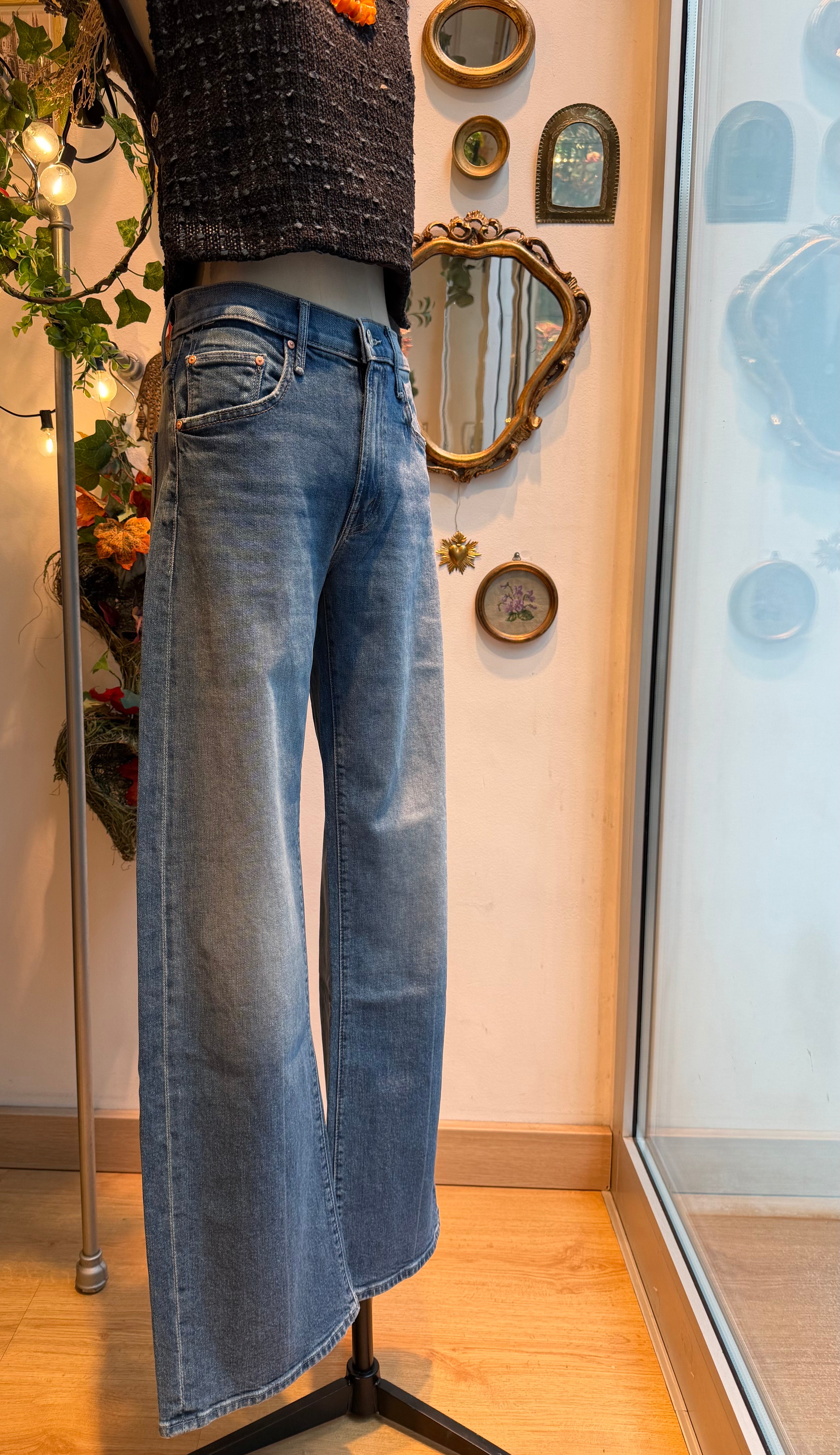 Mid barrel denim