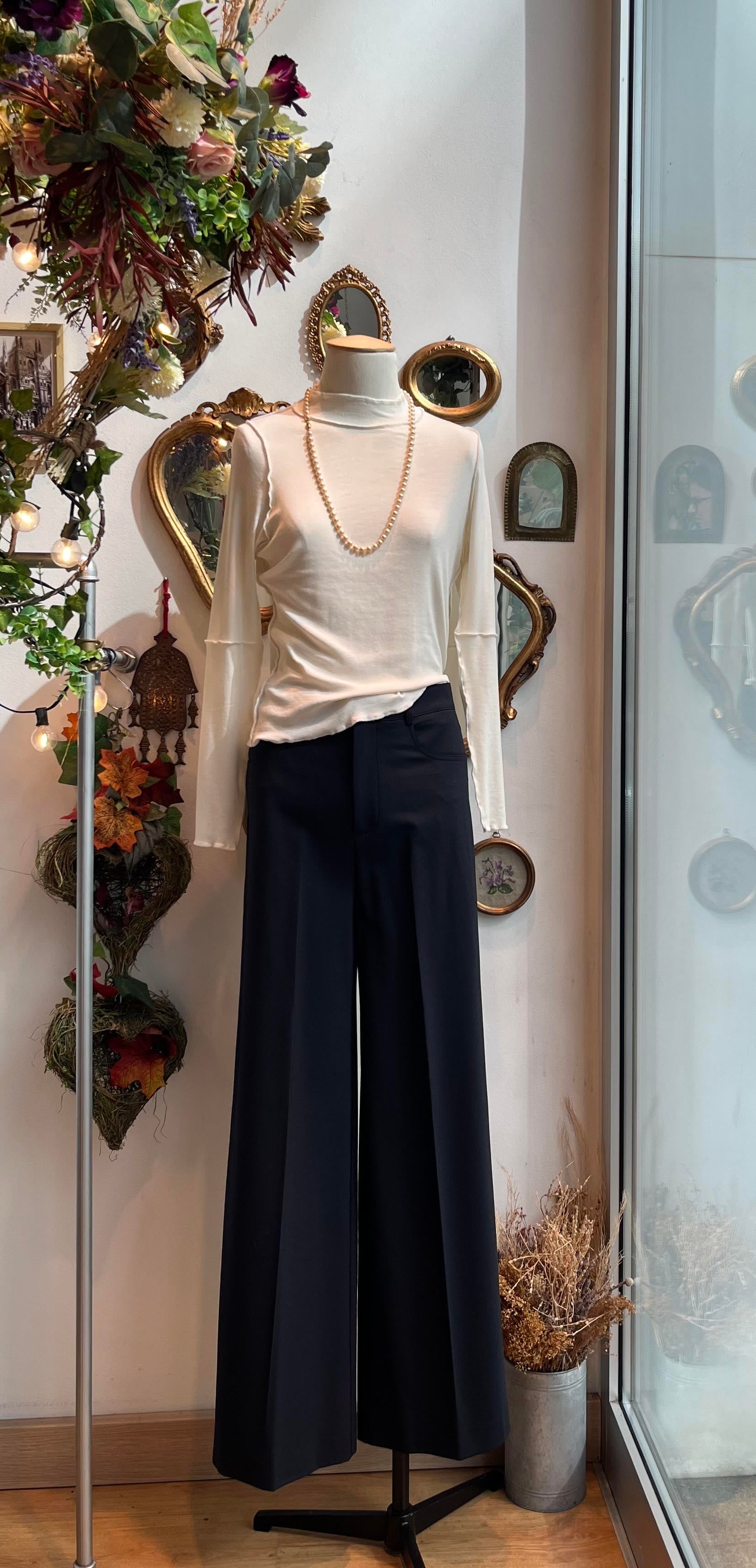 Weite blaue Hose