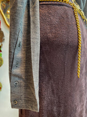 Polo in maglia grigia