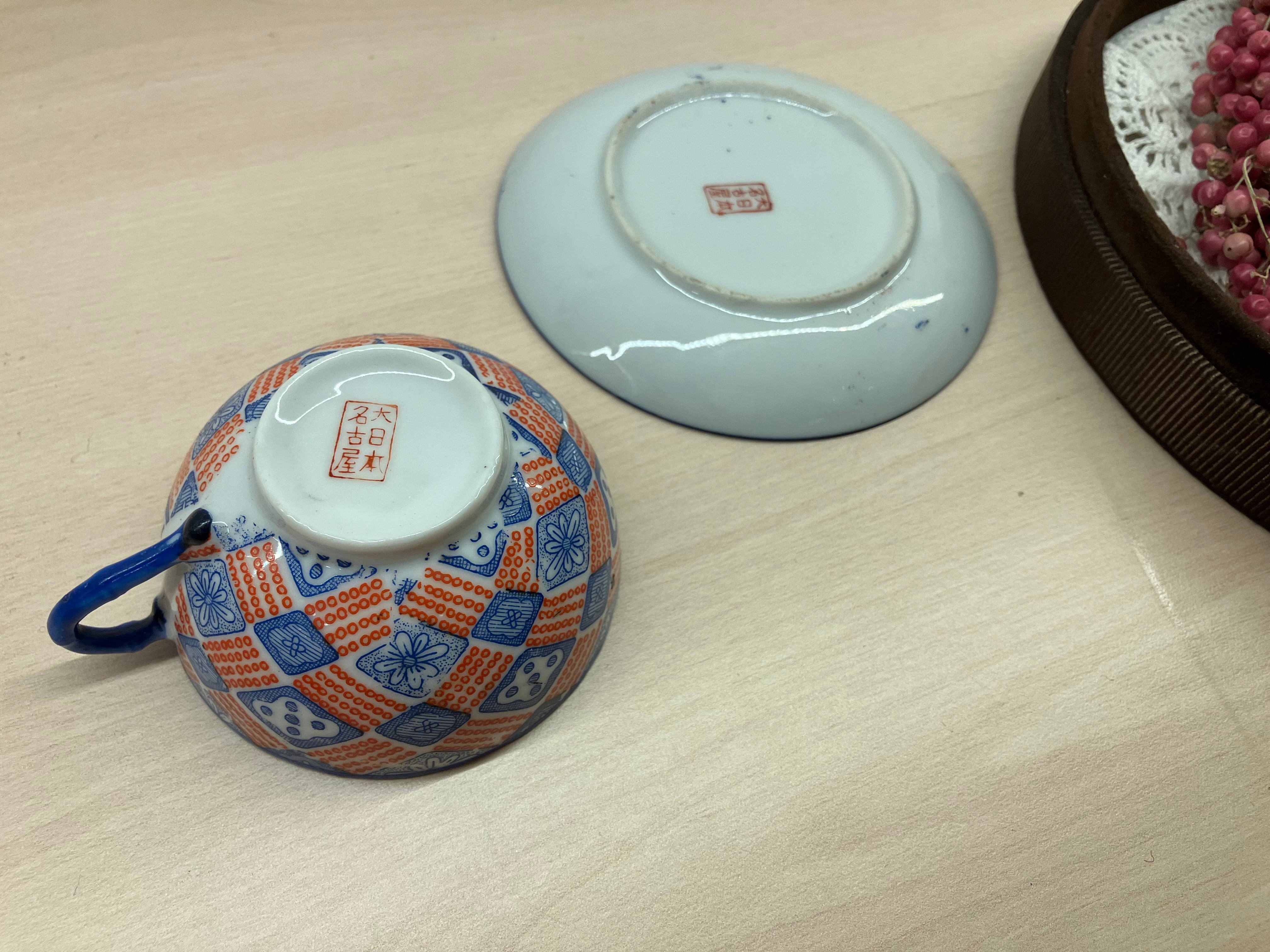 Orientalische Tasse und Untertasse