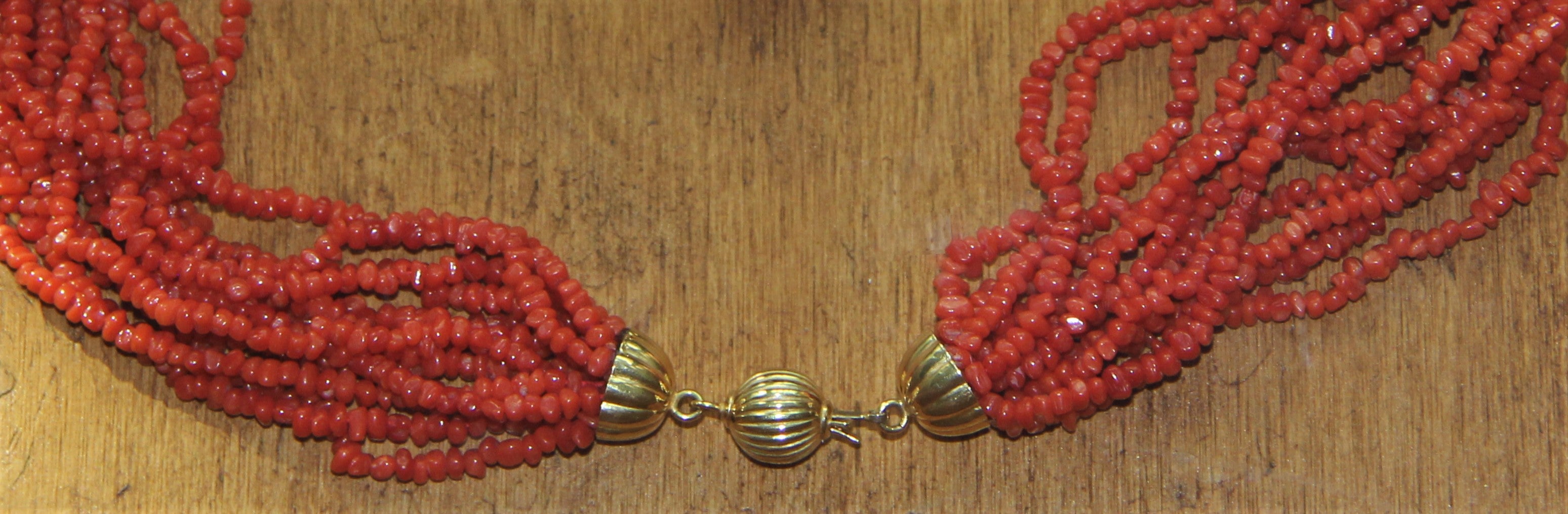 Collana corallo e oro