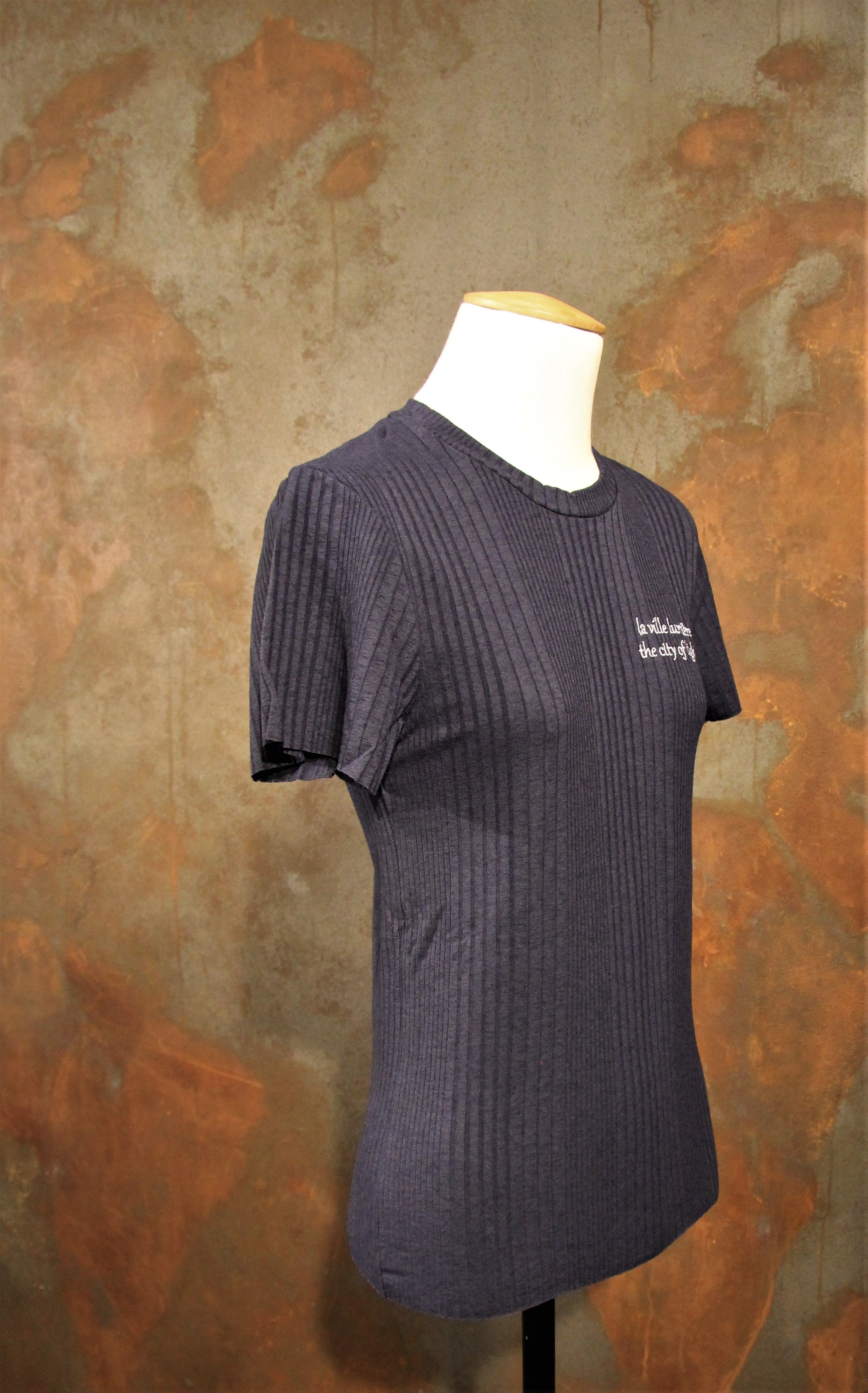 Das T-Shirt „Stadt des Lichts“