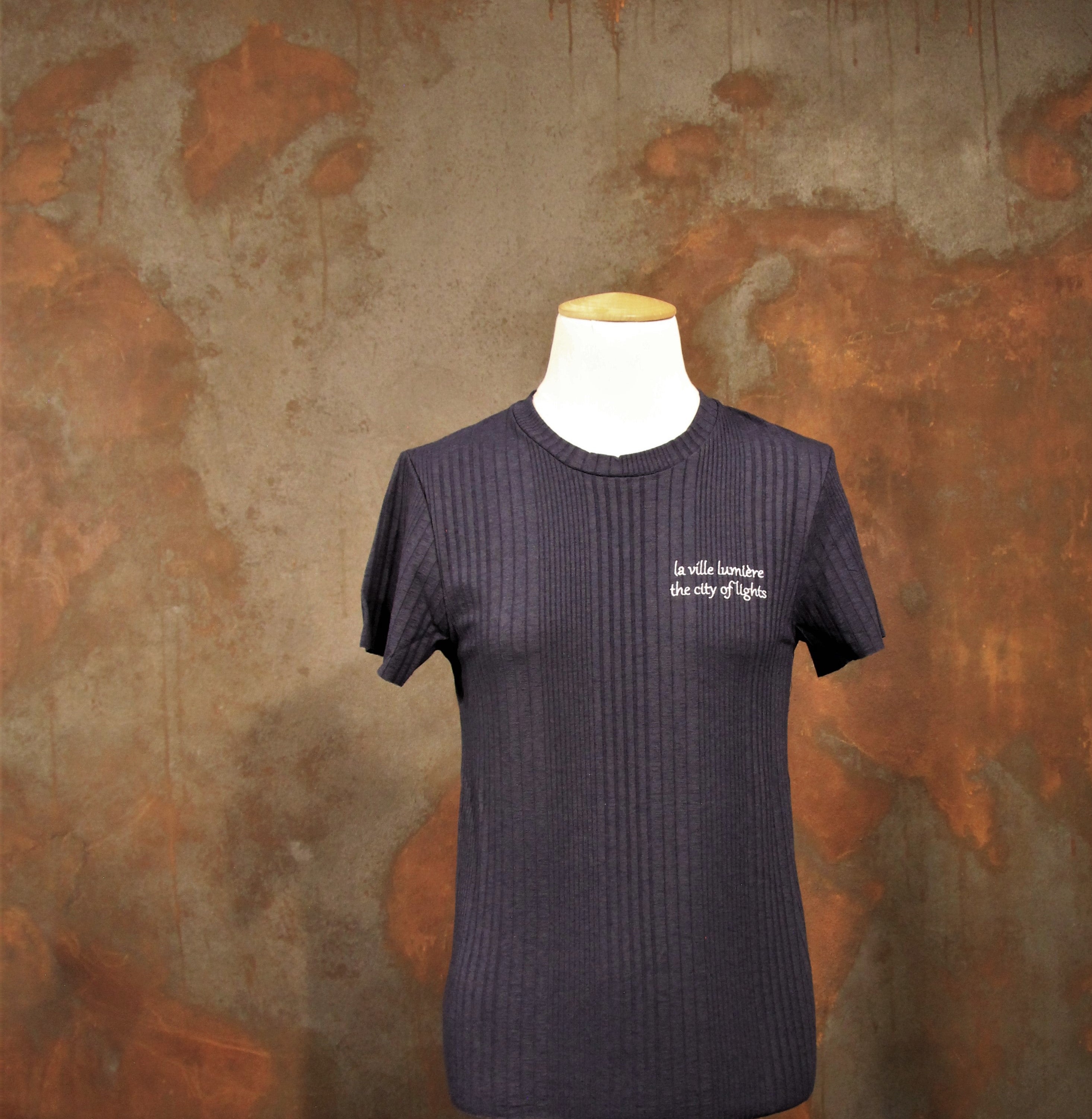 Das T-Shirt „Stadt des Lichts“