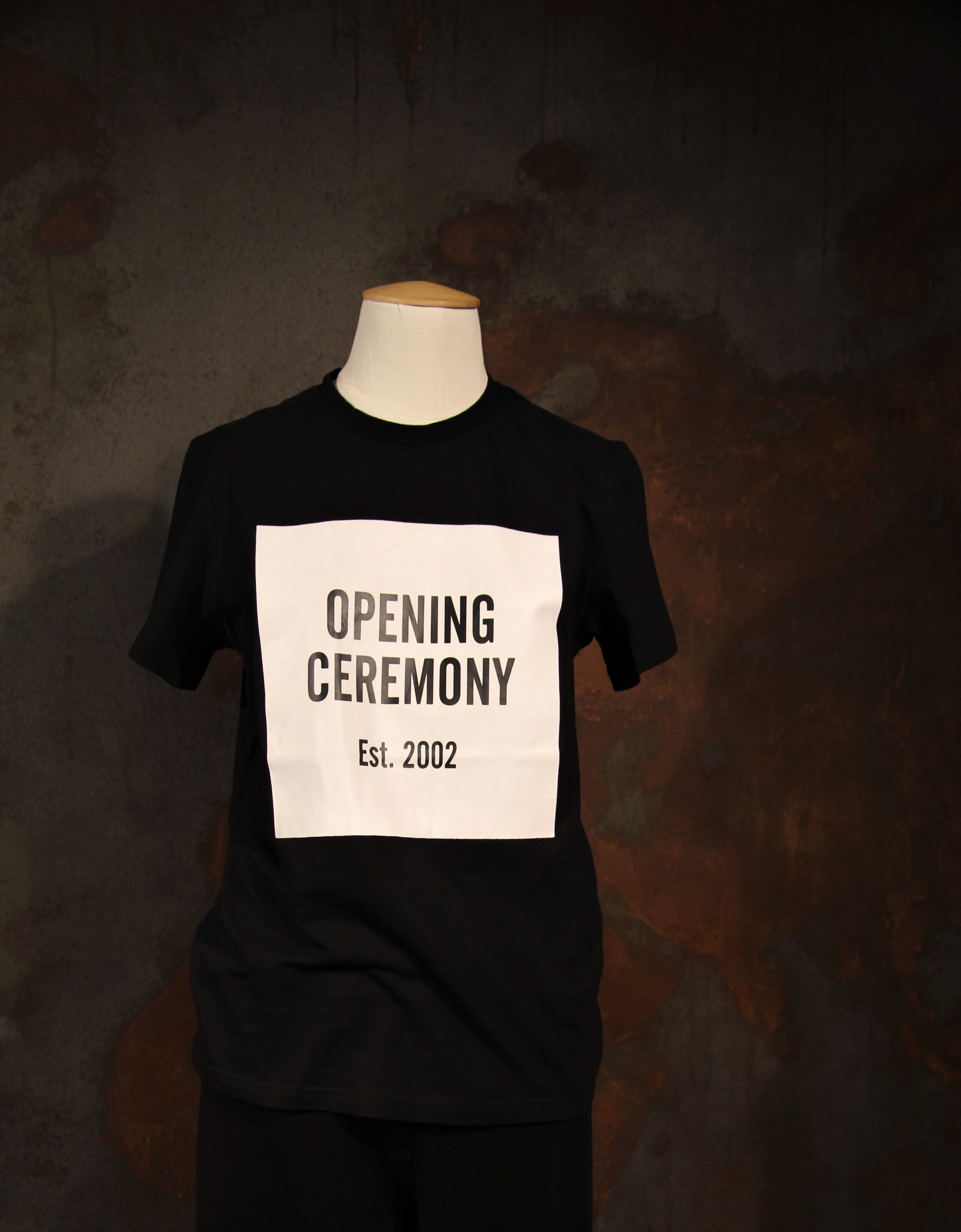 Opening black tshirt