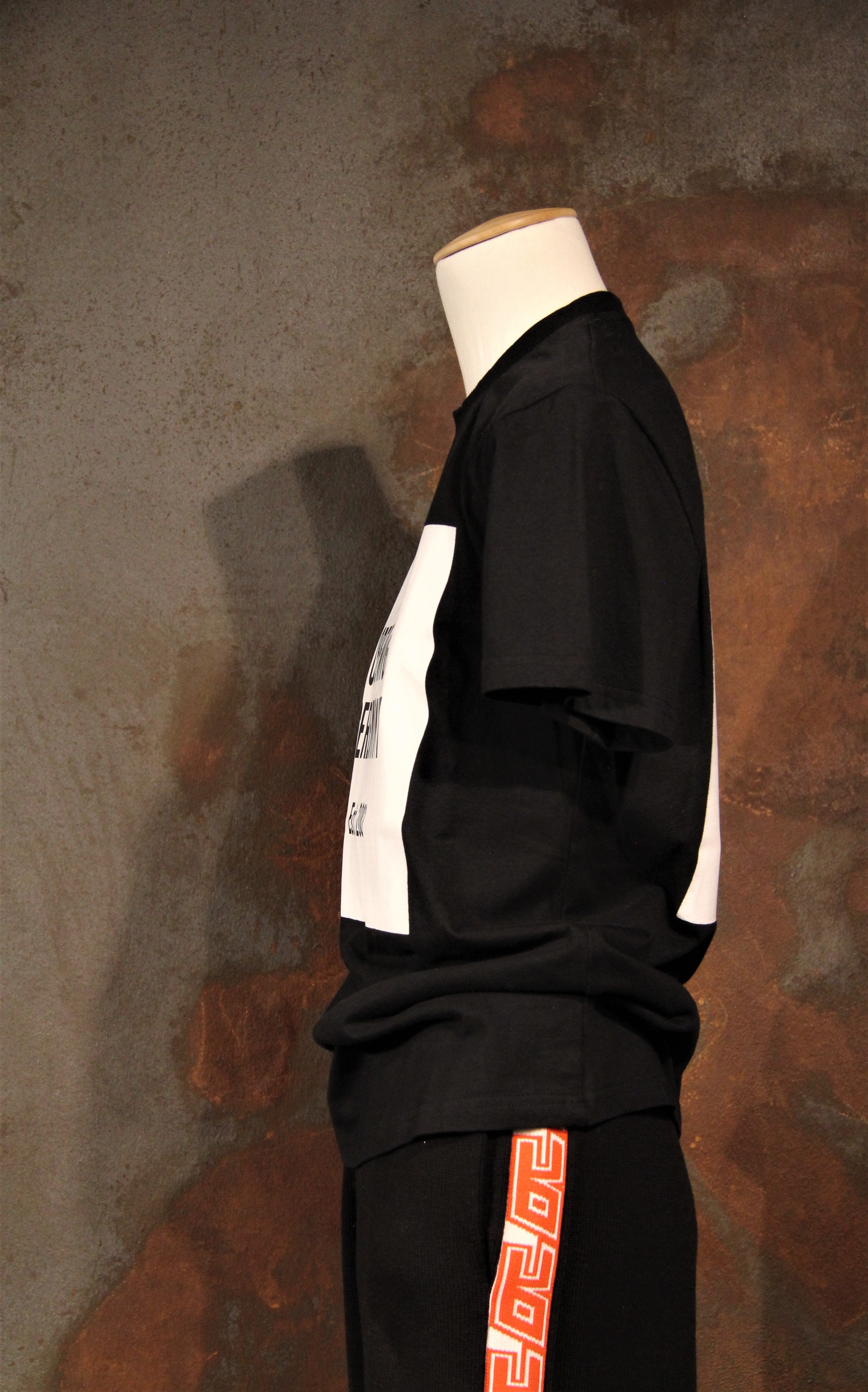 Opening black tshirt