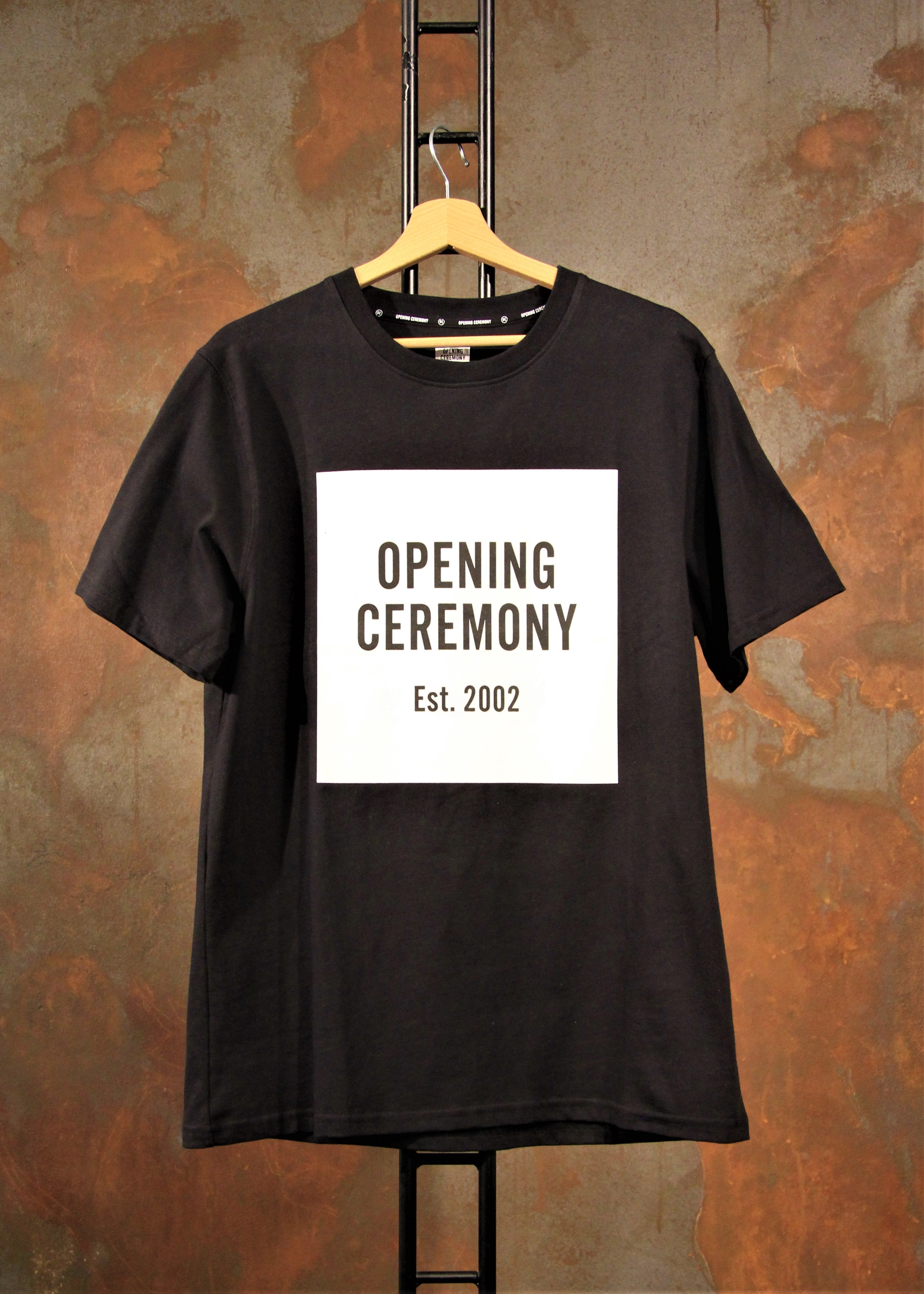 Opening black tshirt