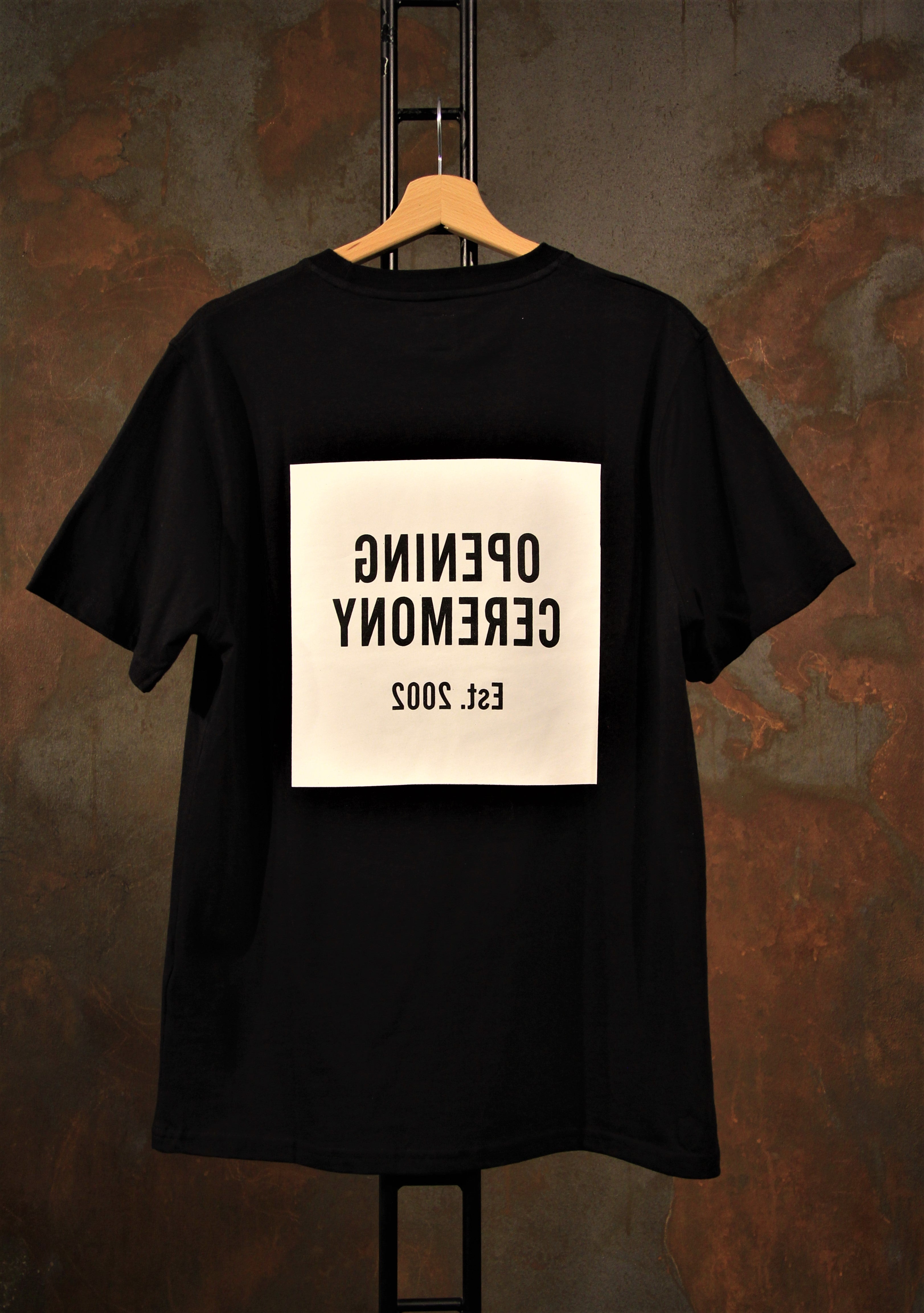 Opening black tshirt